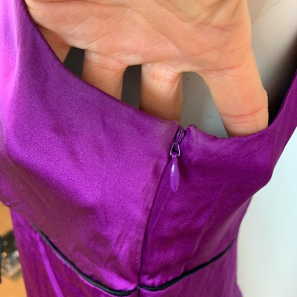 Banana Republic Sleeveless Silk  Lace V- Neck Blouse With Tie- 6 - Picture 9 of 11